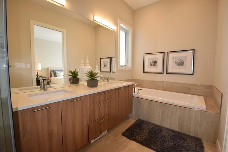 Ensuite Bathroom Winnipeg let there be light - winnipeg free press homes Ensuite Bathroom Winnipeg let there be light - winnipeg free press homes