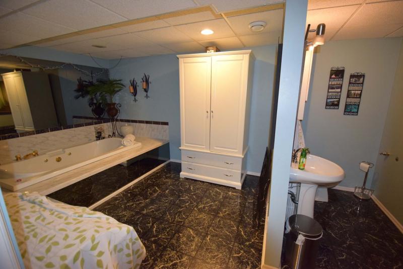 Ensuite Bathroom Winnipeg fully loaded - winnipeg free press homes Ensuite Bathroom Winnipeg fully loaded - winnipeg free press homes