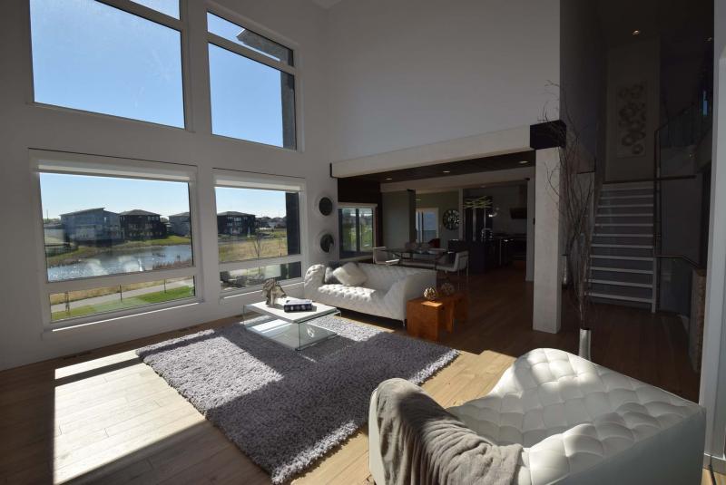 <p>Todd Lewys / Winnipeg Free Press</p><p>Massive windows and spectacularly high ceilings make 35 Trailside Cres. wonderfully bright, while also showcasing the wetlands behind the home.</p>