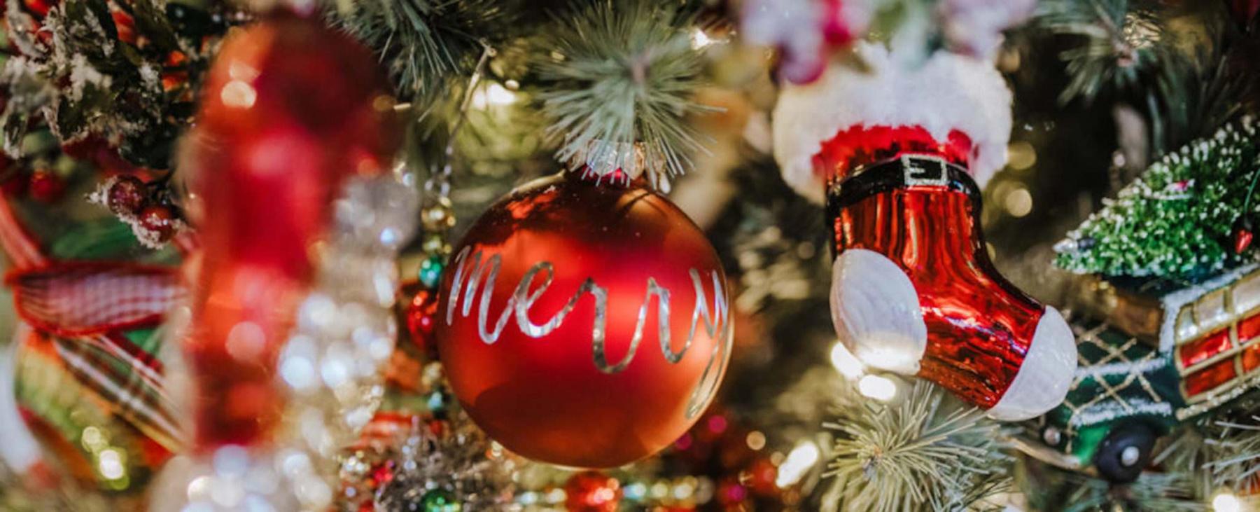 <p>Photos by Nell Hills</p><p>These vintage-inspired Shiny Brite ornaments look fantastic decked out on a tree from top to trunk.</p></p>