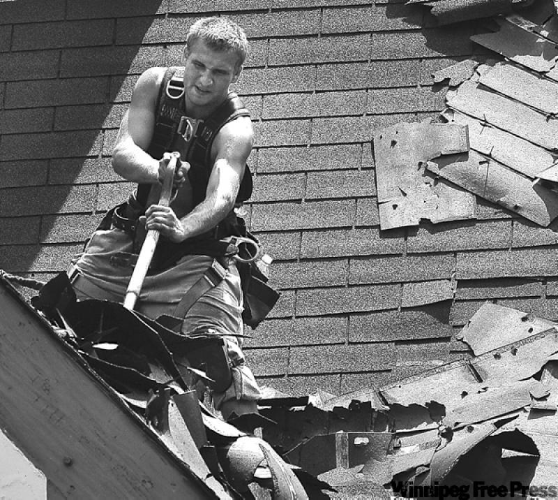 Windsor, ON. July 31, 2007. Luke Mazurek sweats it out while removing shingles Tuesday. The Quinn Roofing employee was working on the roof of the former Holy Rosary convent on Riverside Dr. and George Ave. (The Windsor Star-Dan Janisse) CRUISER