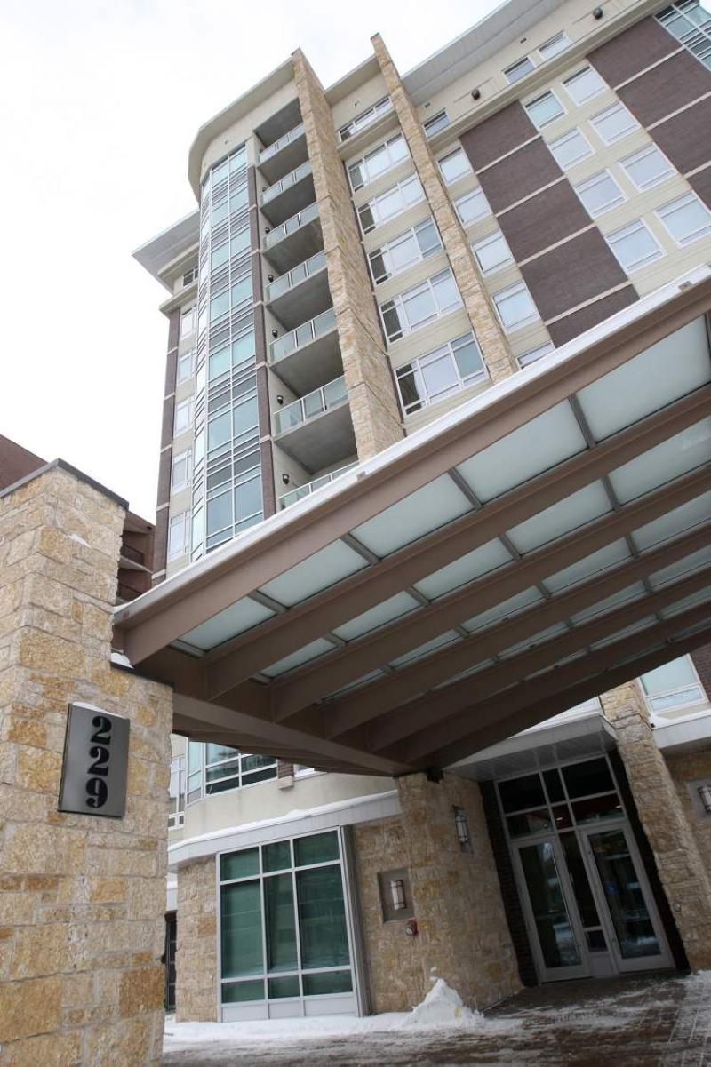 Edgewater Condominium, 229 Wellington Cresent