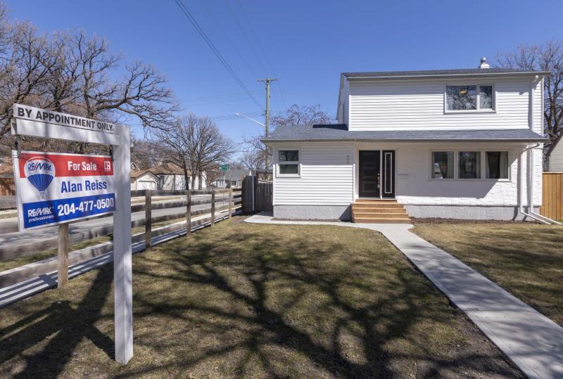The exterior of 313 Guildford St. in the Deer Lodge neighbourhood.(Sasha Sefter / Winnipeg Free Press)