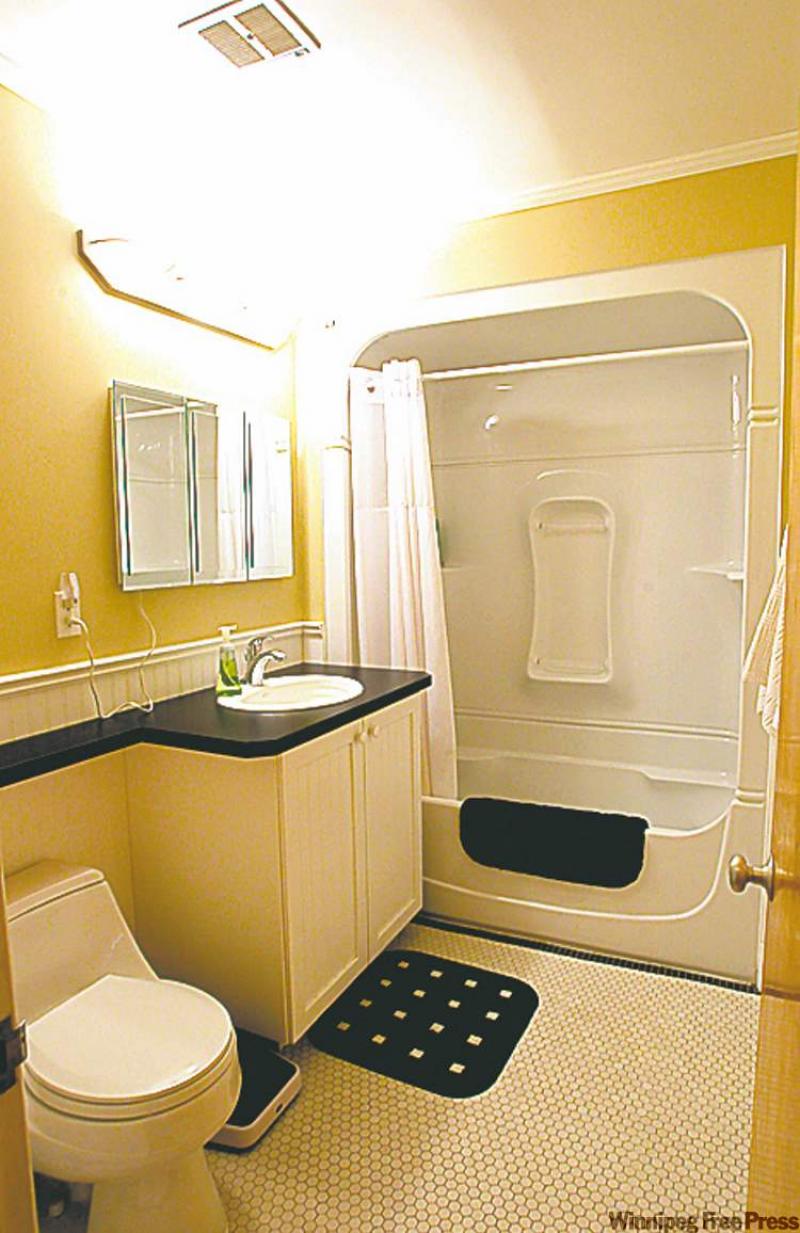 261 Churchill Drive. RESALE HOMES.   December 19, 2011 BORIS MINKEVICH / WINNIPEG FREE PRESS