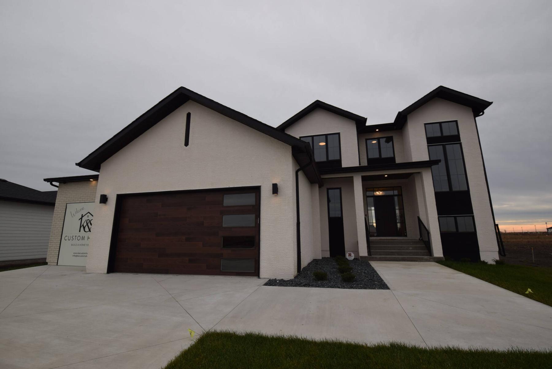  <p>Todd Lewys / Free Press</p>
                                <p>The two-storey Ponderosa offers 2,510-sq.-ft. of warmth, style and livability in a quiet, countrified setting just minutes from the city.</p> 