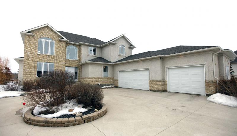 <p>10 Oakmont Cres. in Headingley. (Photos by Phil Hossack / Winnipeg Free Press)</p>