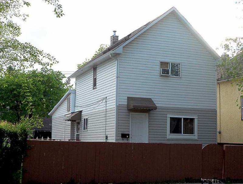 St. Boniface: 431 Aulneau (duplex)