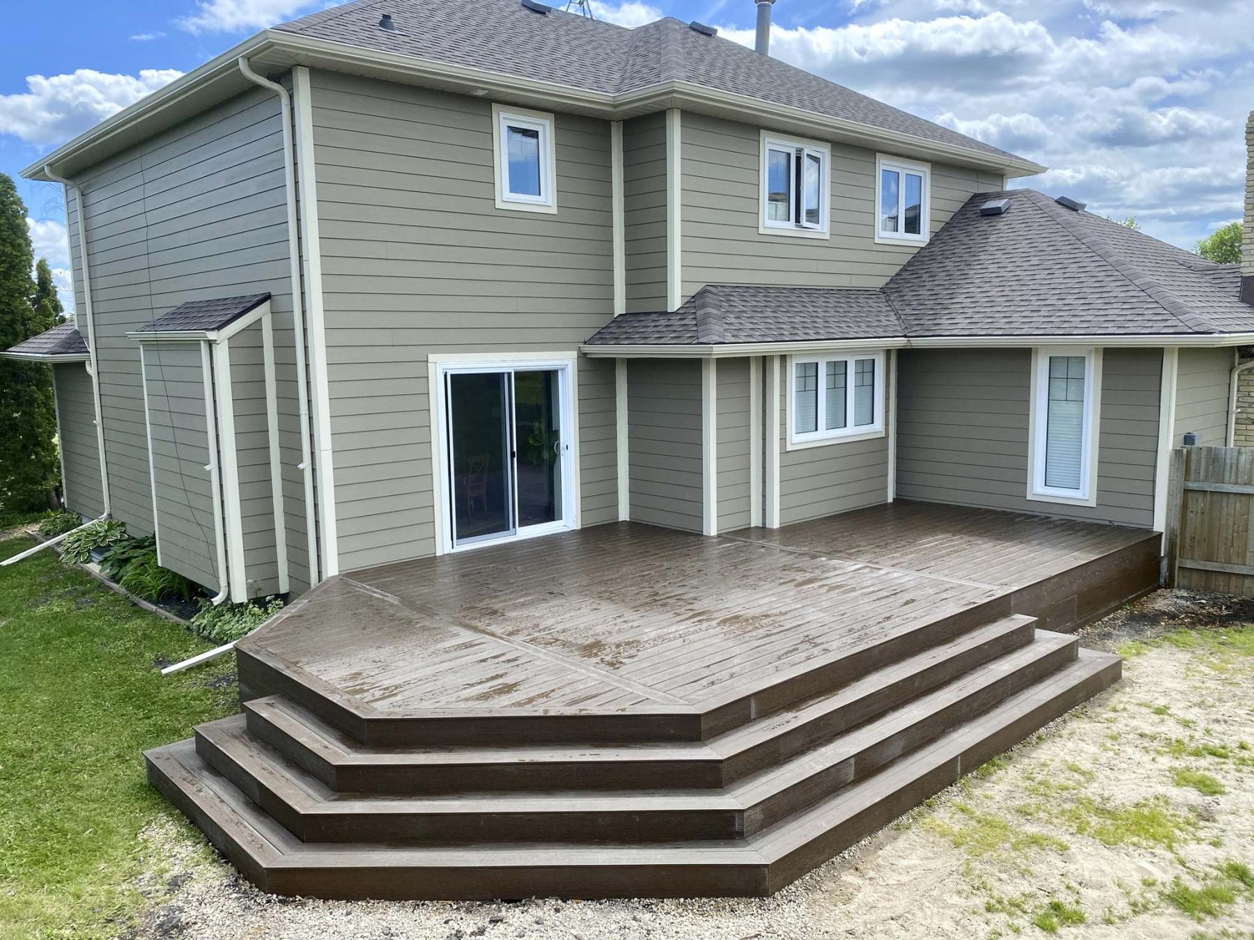 <p>Photos by Marc LaBossiere / Winnipeg Free Press</p><p>This huge deck was fully sheathed with Deckorators composite top-decking and fascia. </p>