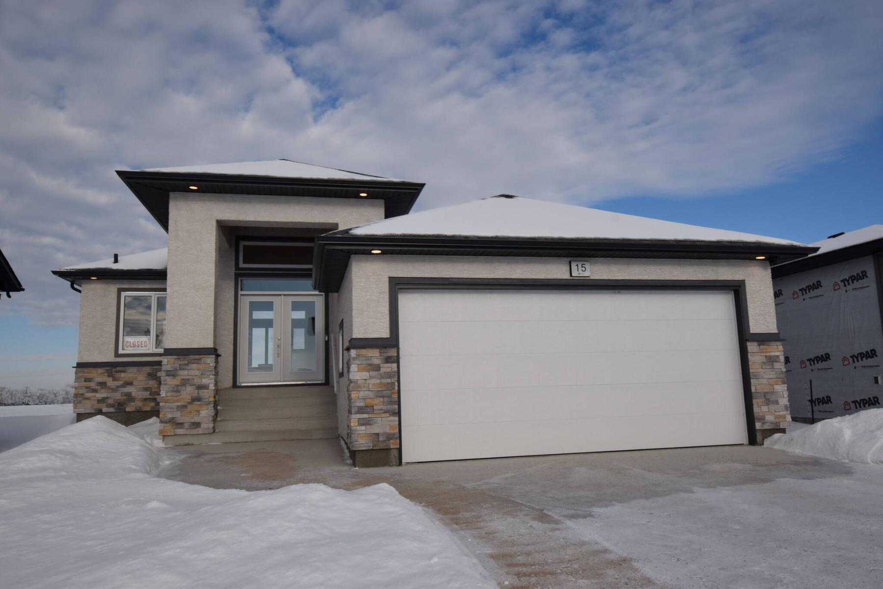  <p>The 1,427-sq.-ft. bungalow &mdash; which offers more than 2,600 sq. ft. of total living space when the lower level is developed &mdash; benefits from a very well-rounded design.</p> 