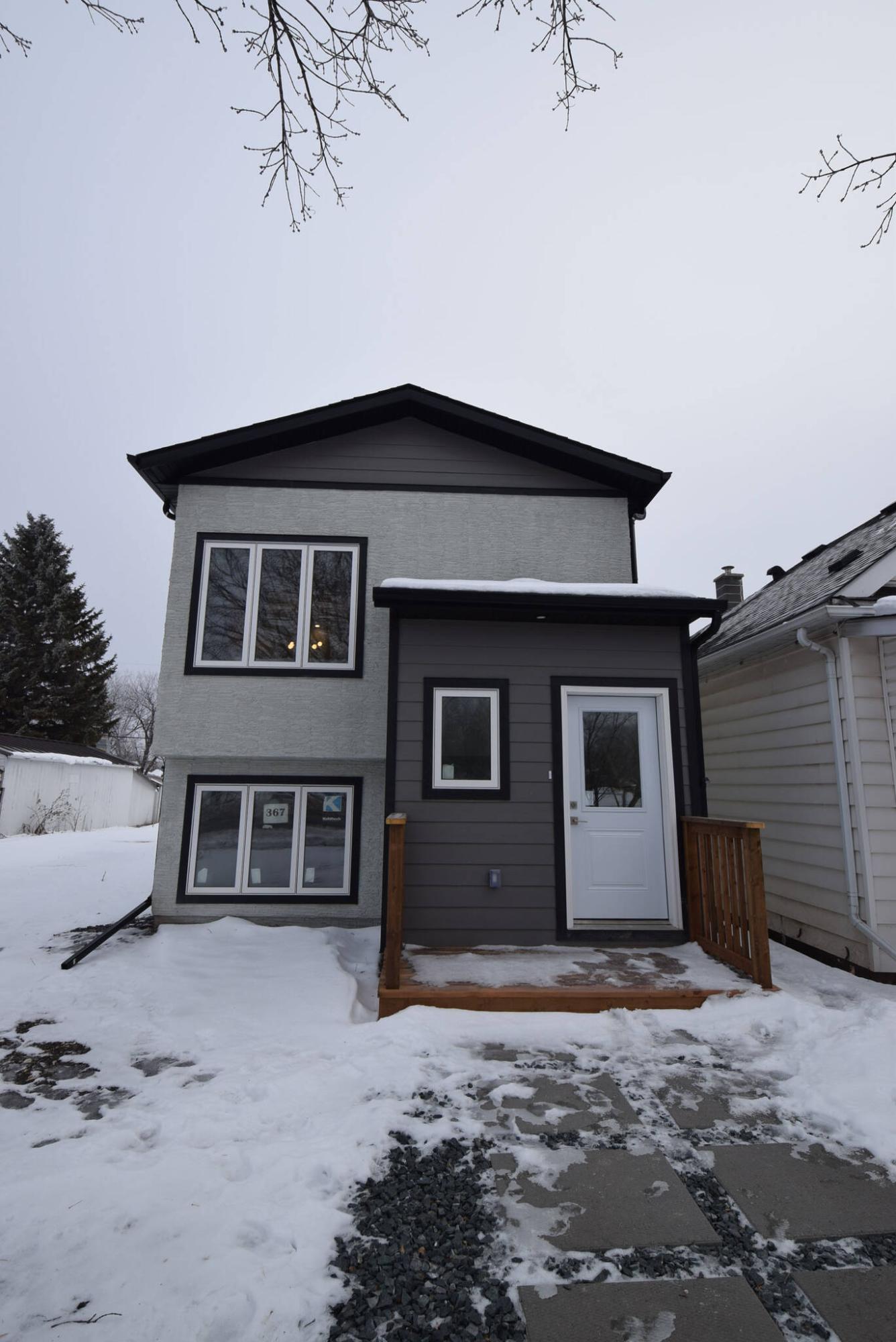  <p>TODD LEWYS / FREE PRESS</p>
                                <p>The next-to-new 1,062-sq.-ft. bi-level duplex could be utilized as a multi-generational home or an owner-occupied rental.</p> 