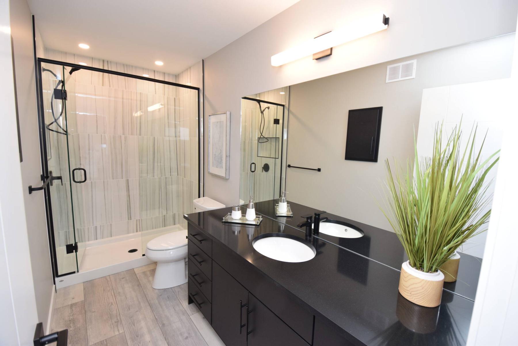  <p>Inviting and elegant, the primary bedroom&rsquo;s ensuite is the epitome of modern style.</p> 