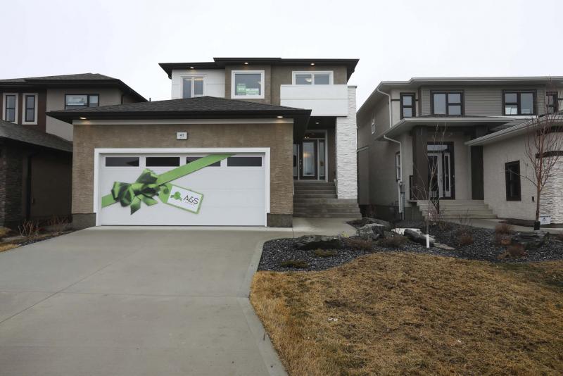 <p>The Canmore II at 41 Liba way has an attached double garage and is ready for occupancy. (Photos by Ruth Bonneville / Winnipeg Free Press)</p>
