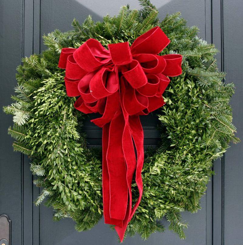 <p>PAT MCGRATH / OTTAWA CITIZEN FILES</p><p>Purchasing a wire wreath frame will help you get started on a personalized piece for your door.</p>