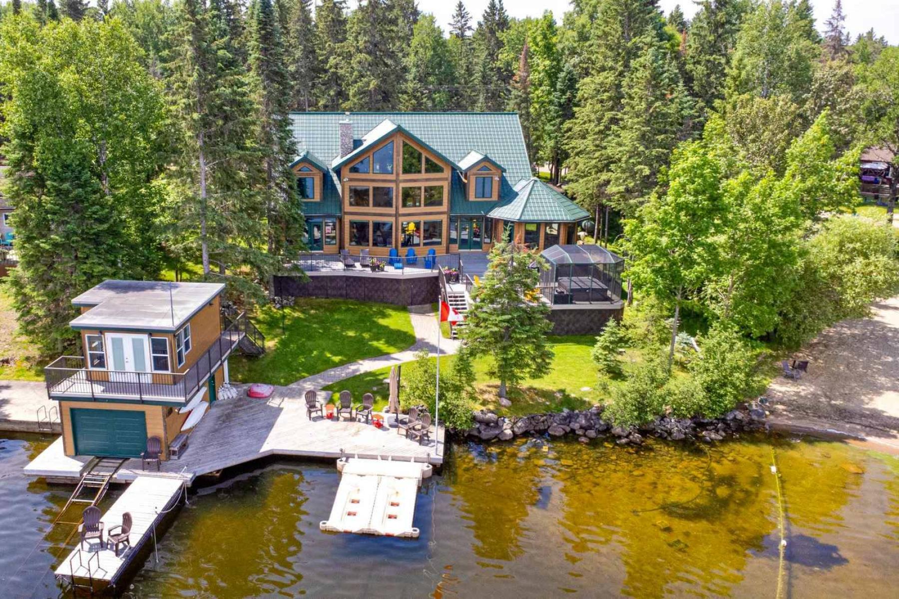 <p>Supplied</p>
                                <p>This stunning cottage is in a perfect spot on a calm, sheltered bay, surrounded by majestic trees &mdash; and next to a splendid sandy beach.</p> 