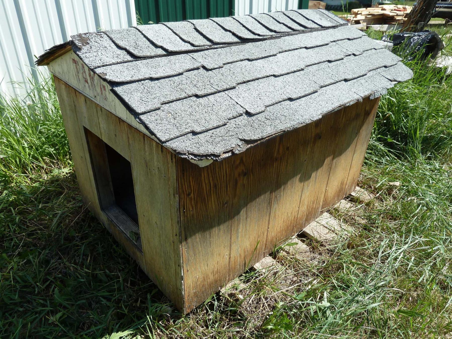 <p>Laurie Mustard / Winnipeg Free Press</p><p>Laurie Mustard is giving away this perfectly fine doghouse, no bad-internet-listing strings attached.</p>