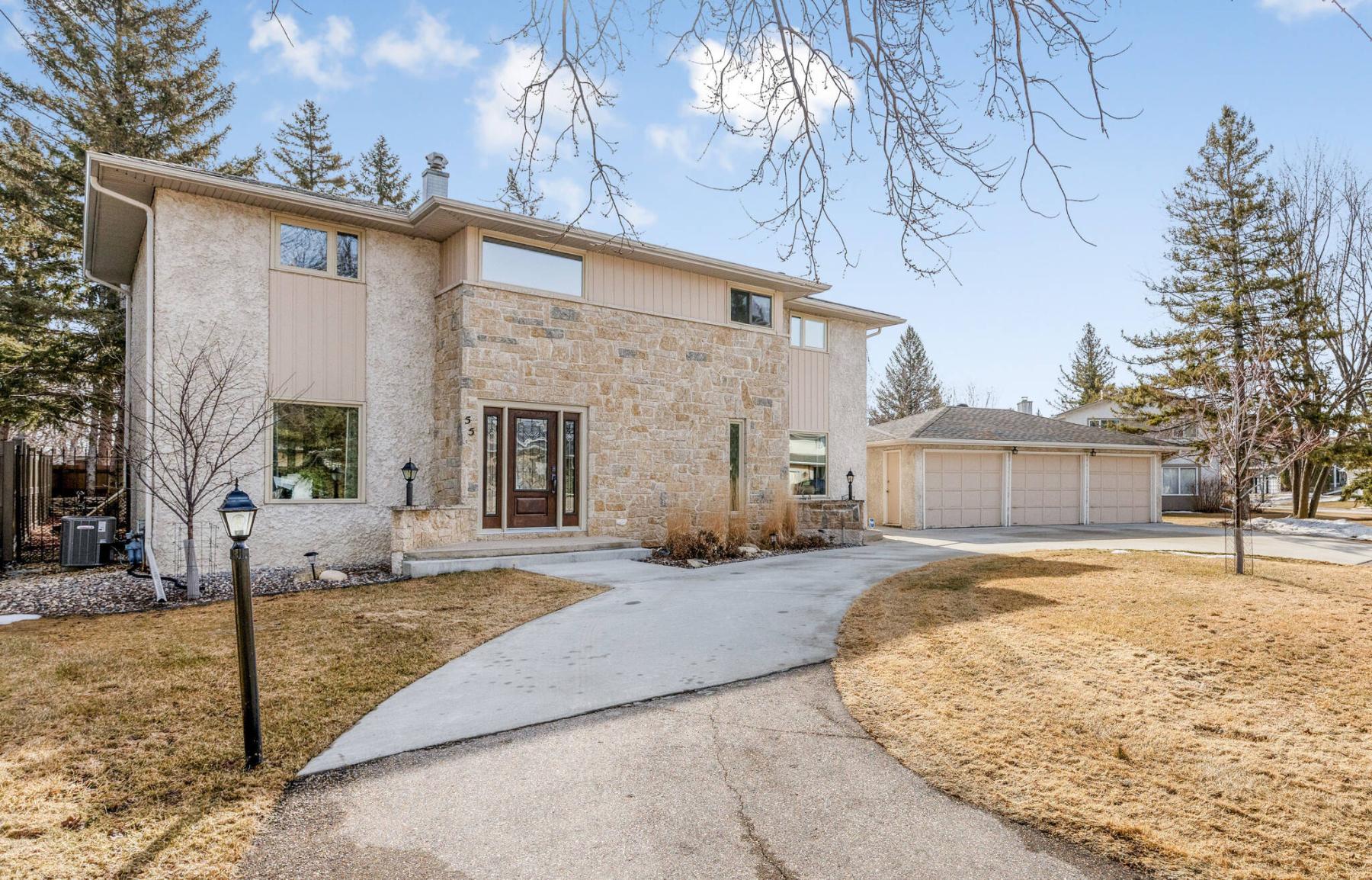  <p>TODD LEWYS / FREE PRESS</p>
                                <p>The stately 2,192-sq.-ft. two-storey home has been tastefully updated from top to bottom.</p> 