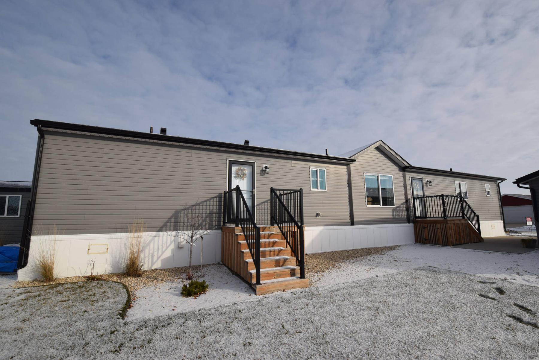  <p>Todd Lewys / Free Press</p>
                                <p>The four-year-old custom-designed modular home delivers over 1,500 sq. ft. of wonderfully livable space in a quiet country setting less than 15 minutes from the city.</p> 