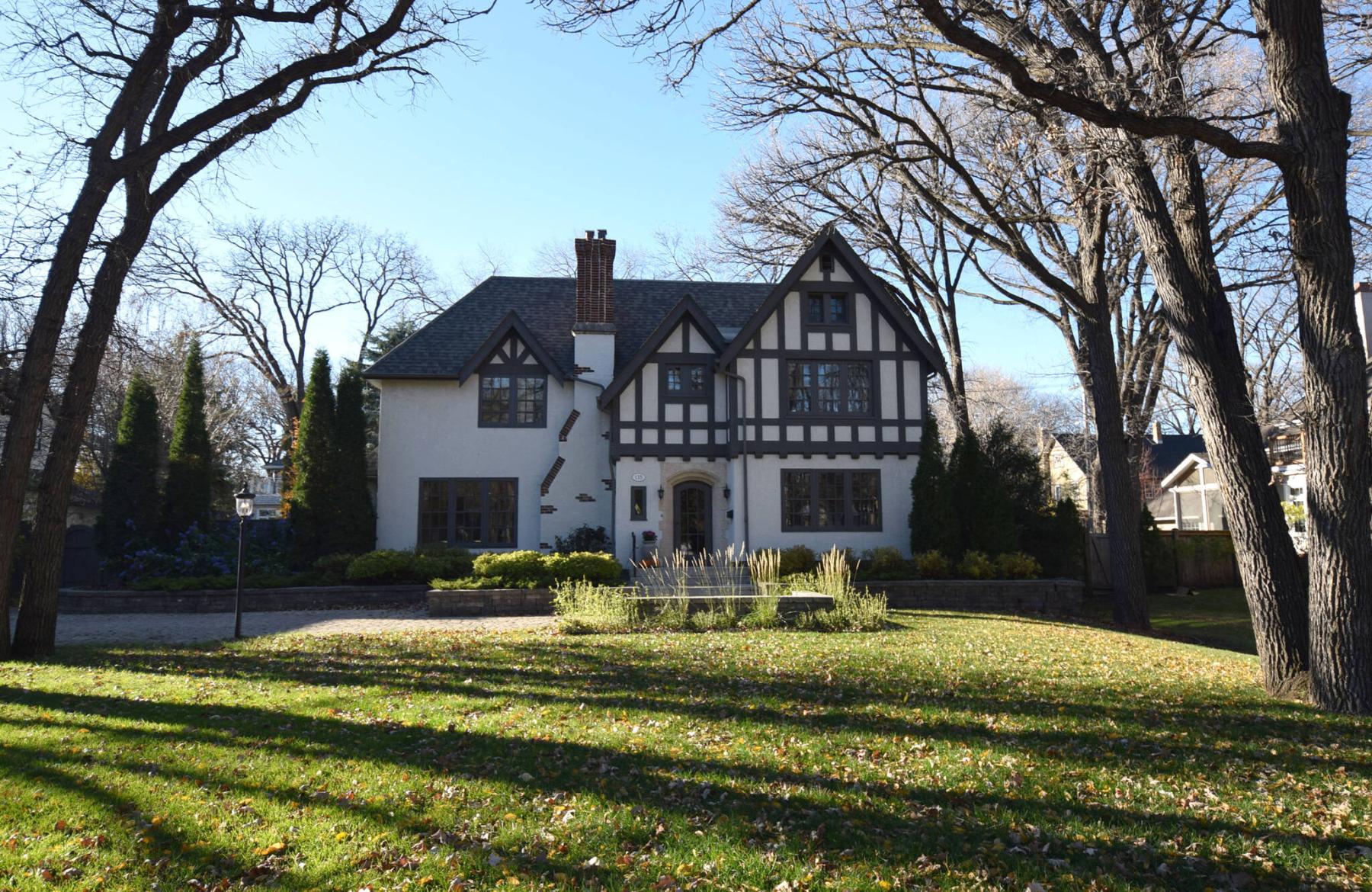  <p>photos by Todd Lewys / Free Press</p>
                                <p>Lovingly remodelled in 2009-10, the 3,614-sq.-ft., two-storey River Heights classic sits on a mature 100-by-120-foot lot.</p> 