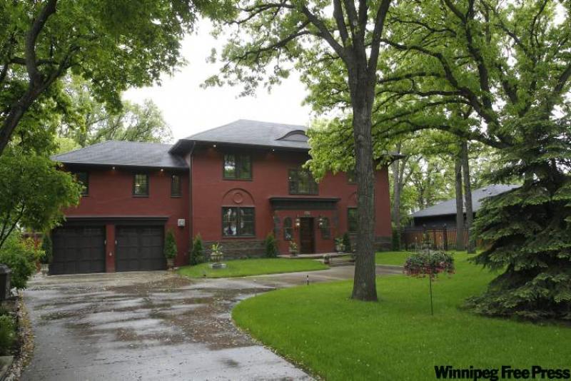 750 Wellington Crescent 