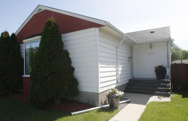 800 Waverley St.