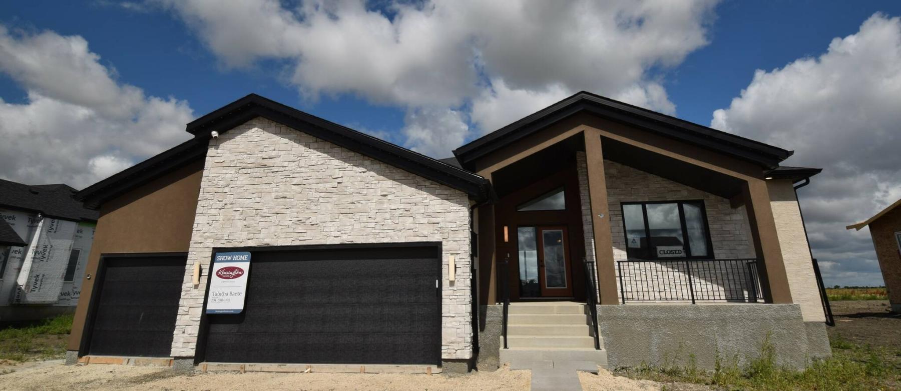  <p>The Cambridge &mdash; a sprawling, 1,684 sq. ft. bungalow designed by Kensington Homes &mdash; deftly balances function and fashion throughout.</p> 