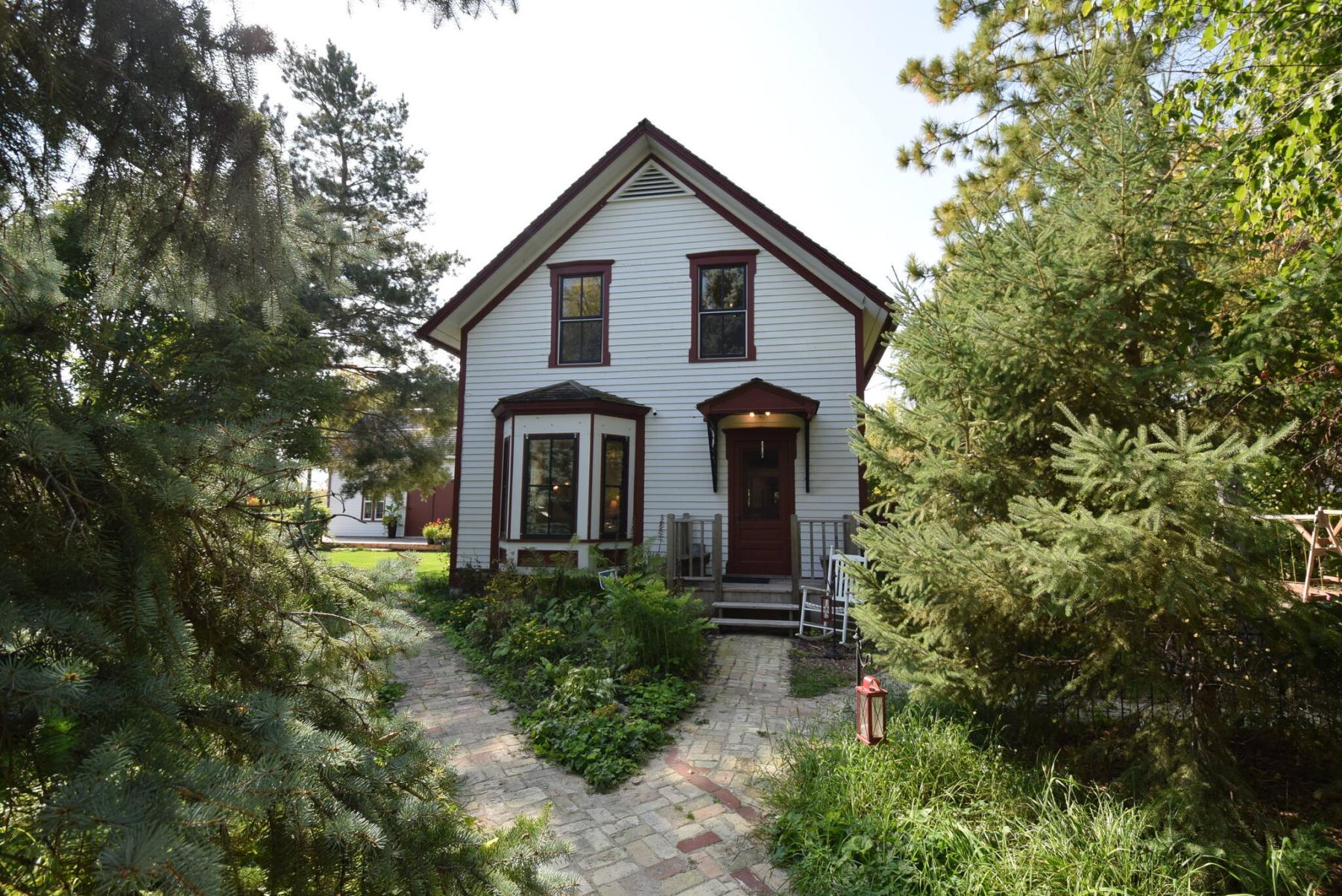  <p>The 150-year-old historic home deftly balances past charms with modern amenities.</p> 