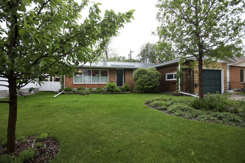<p>RUTH BONNEVILLE / WINNIPEG FREE PRESS</p><p>211 Browning Blvd, Westwood</p>