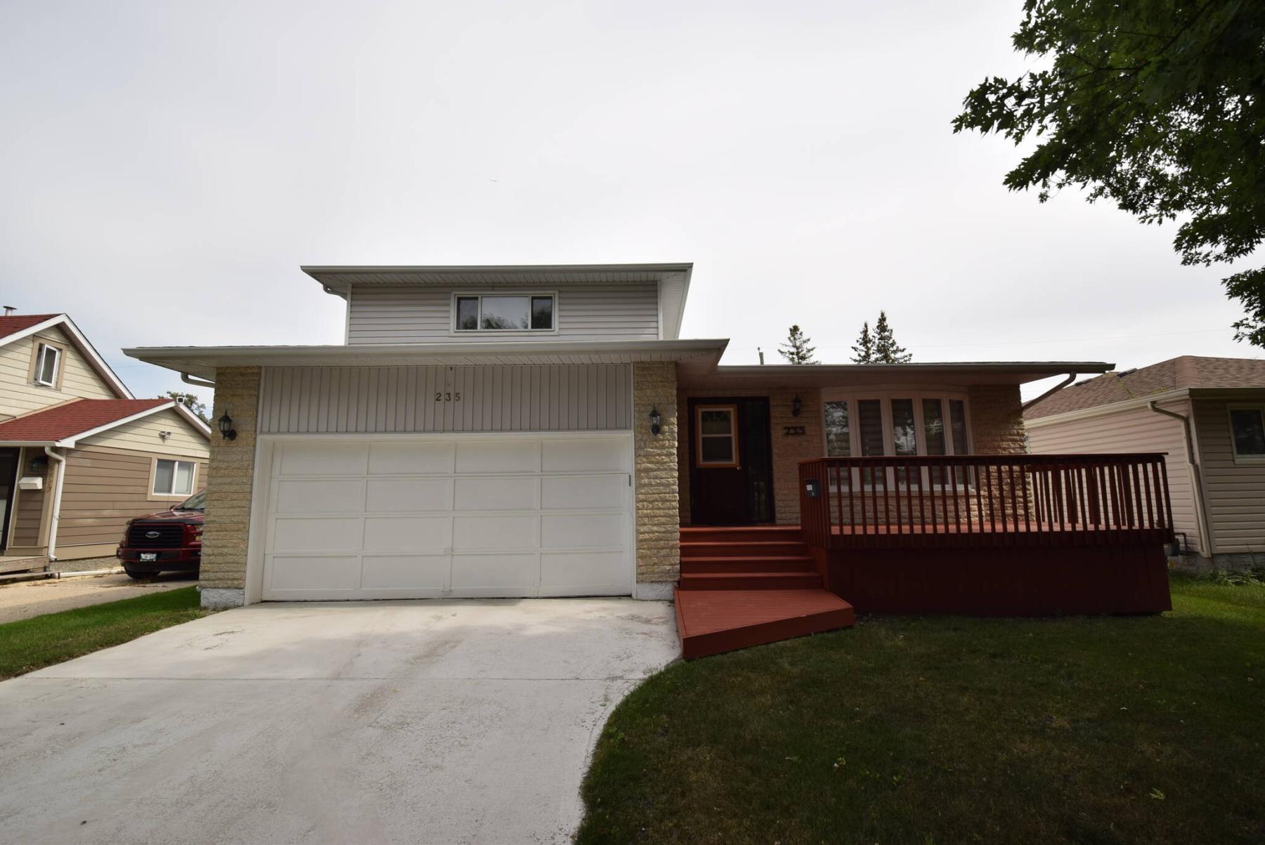  <p>Photos by Todd Lewys / Free Press</p>
                                <p>As good as the 47-year-old two-storey split&rsquo;s curb appeal is, its remodelled interior is even better.</p> 