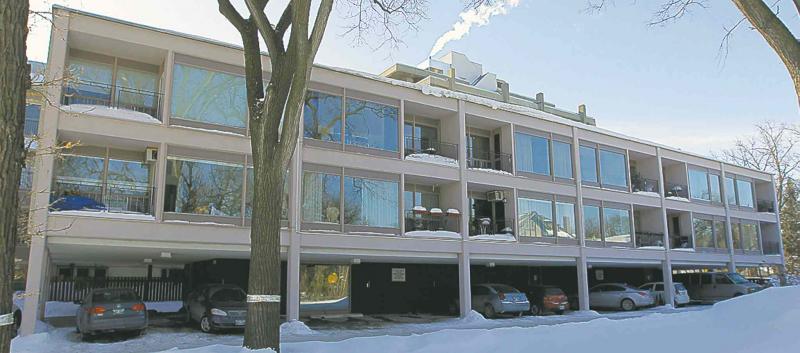 390 Wellington Cres.