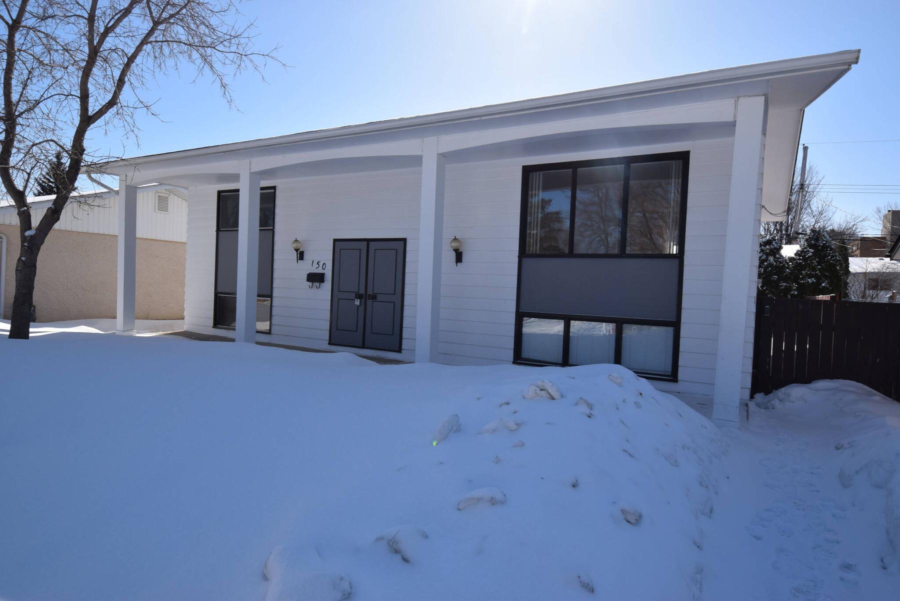  <p>The home&rsquo;s living room is huge, and flows into both the kitchen and dining area.</p> 