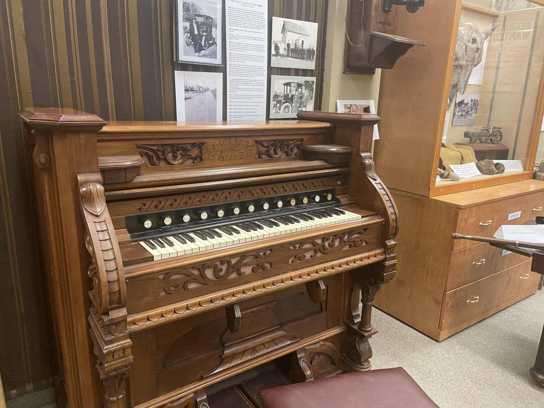  <p>Laurie Mustard / Winnipeg Free Press</p>
                                <p>This beautiful old pump organ has been spared from the dump, and re-homed to the St. Vital Museum.</p> 