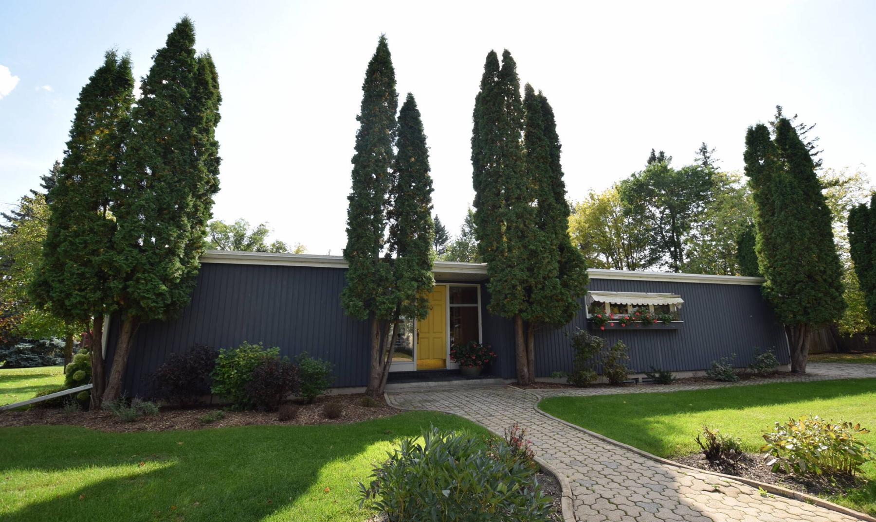  <p>Todd Lewys photos / Free Press</p>
                                <p>This masterfully designed mid-century modern bungalow is a gem, inside and out.</p> 