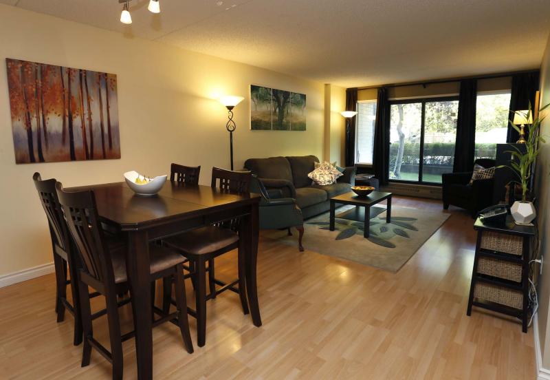 <p>WAYNE GLOWACKI / WINNIPEG FREE PRESS</p><p>The spacious dining room and living room with sliding glass doors to the ground-floor patio.</p></p>