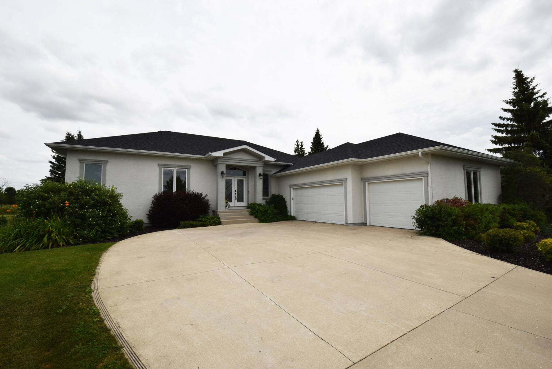  <p>Photos by Todd Lewys / Free Press</p>
                                <p>Built in 2003, this sprawling bungalow&rsquo;s great qualities were enhanced by an extensive series of updates.</p> 