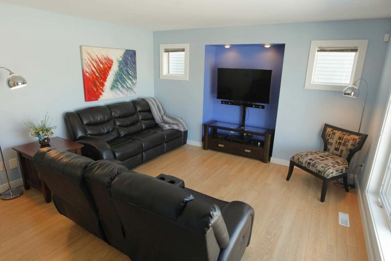 <p>BORIS MINKEVICH / WINNIPEG FREE PRESS</p><p>The living room features a built-in TV niche.</p>