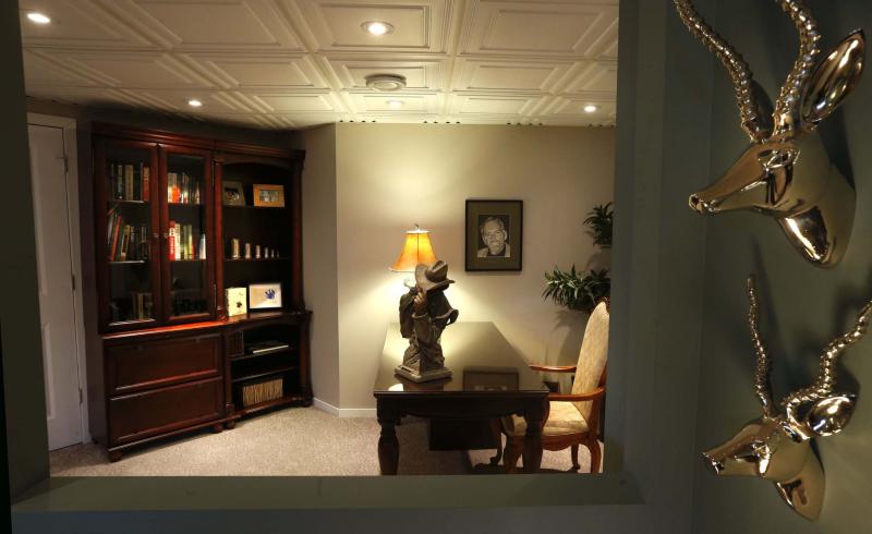 <p>WAYNE GLOWACKI / WINNIPEG FREE PRESS</p><p>The home&rsquo;s lower-level office space is separated from the TV room by a pair of walls with cut-outs.</p>
