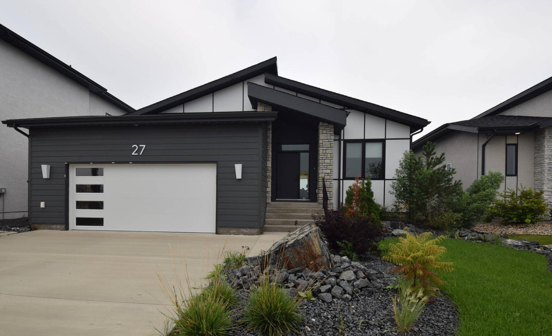  <p>Todd Lewys photos / Free Press</p>
                                <p>This 1,751 sq. ft. bungalow also boasts a spacious walk-out lower level.</p> 