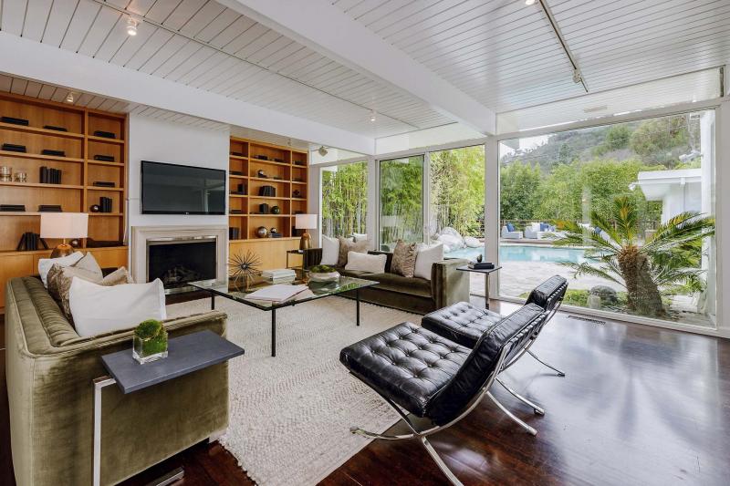 <p>Sotheby&rsquo;s International Realty</p><p>Taylor Swift&rsquo;s newly listed single-storey home boasts 2,950 square feet of living space and has a listing price of US$2.95 million.</p>
