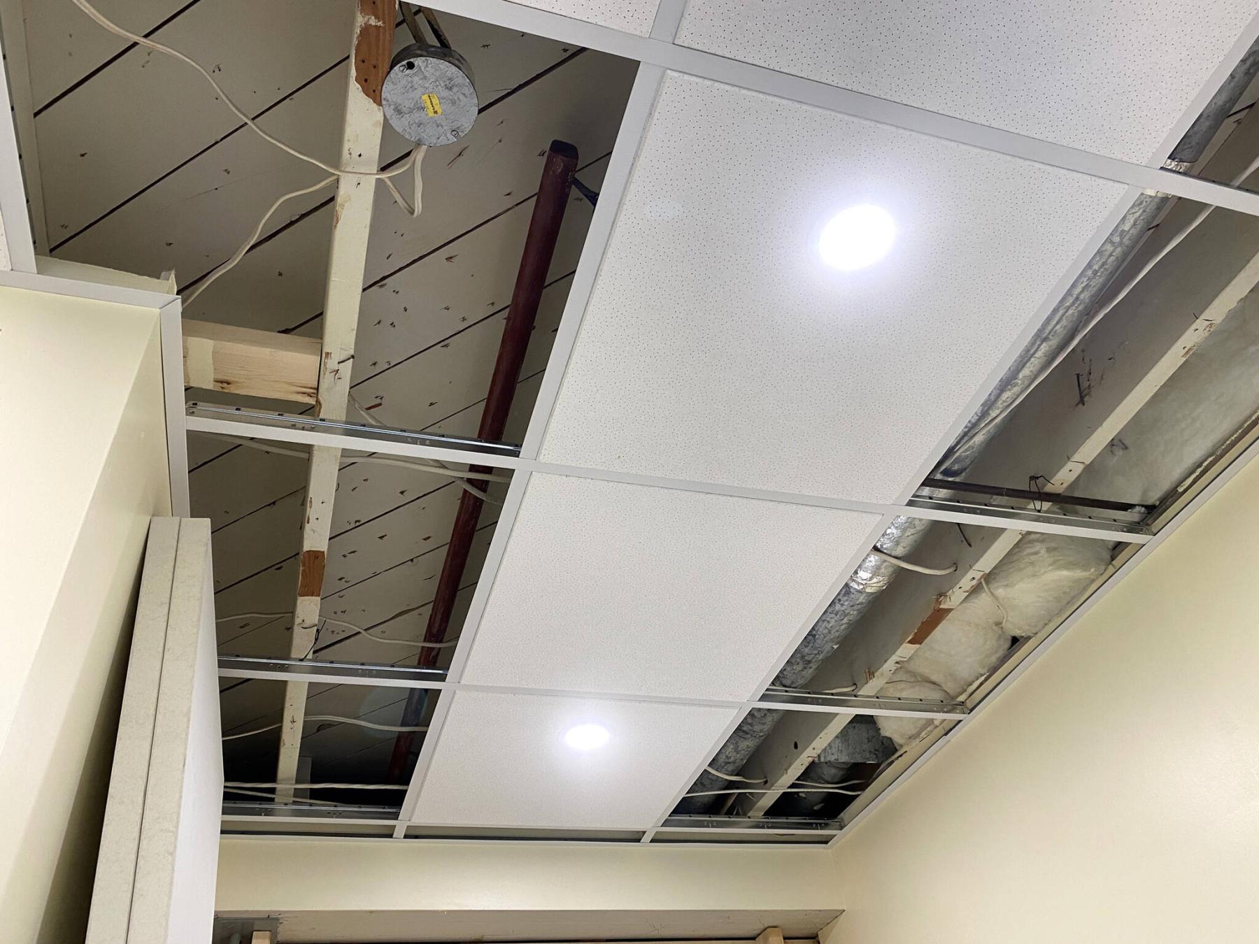  <p>Once the L-bracket is mounted along the perimeter, the main supports and cross section create a grid for the floating tiles.</p> 