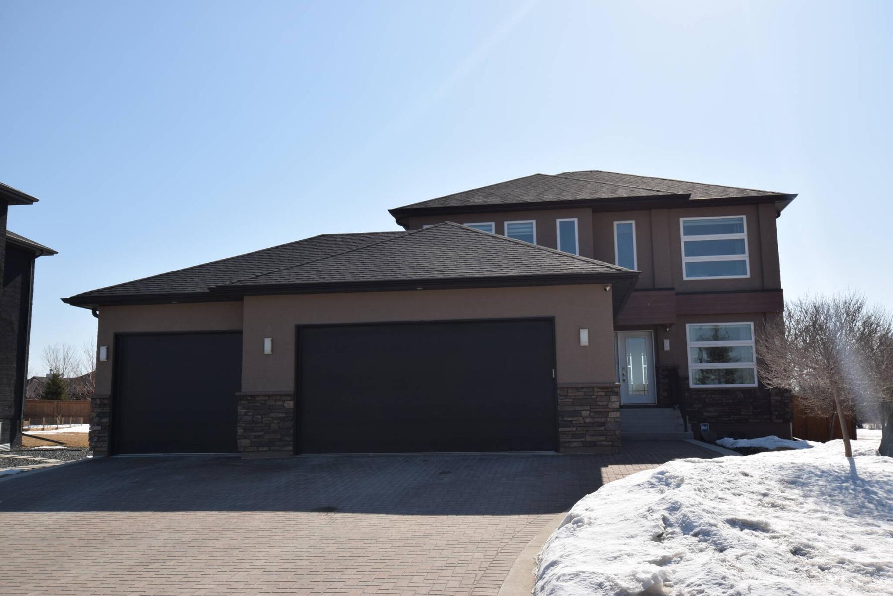  <p>This large two-storey home is a masterpiece inside and out.</p> 