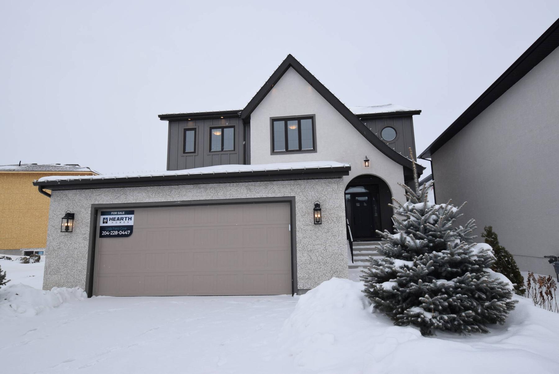  <p>Todd Lewys / Winnipeg Free Press</p>
                                <p>The two-storey Greyfield design is as distinctive inside as its unique exterior.</p> 