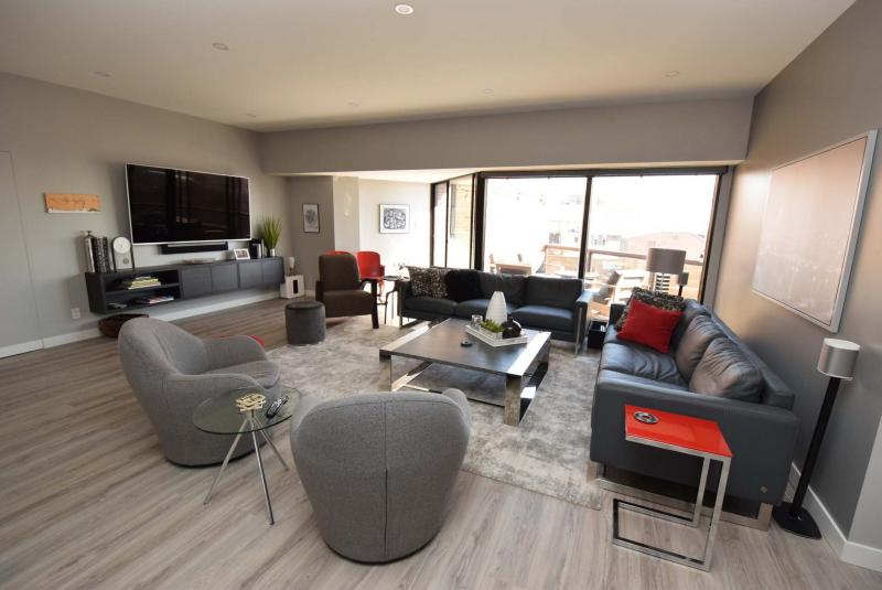 <p>Todd Lewys / Winnipeg Free Press</p><p>The large windows allow in plenty of sunlight, which flows through the main living space now that the wall dividing the dining room and living room has been removed.</p>