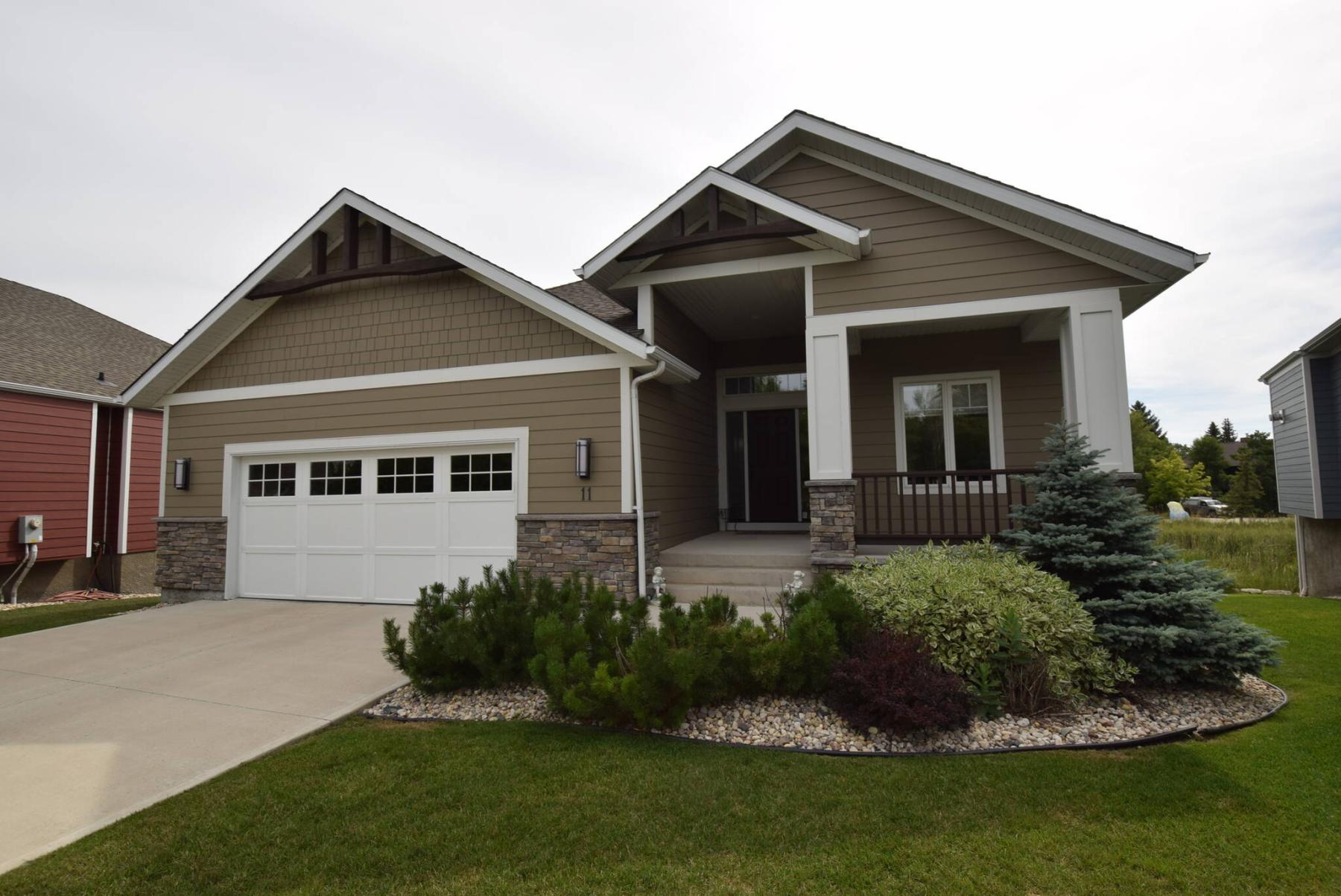  <p>Photos by Todd Lewys / Winnipeg Free Press</p>
                                <p>This detached bungalow condominium offers four bedrooms and four bathrooms - plus a walk-out lower level.</p> 
