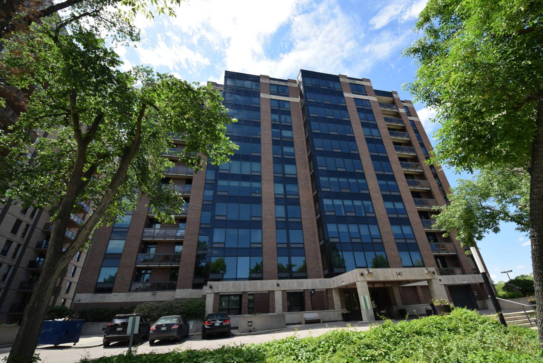  <p>The penthouse suite is the ultimate luxury condo with its view, location and tasteful updates.</p> 