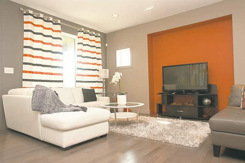 524 Bridgeland Drive upstairs living room. 