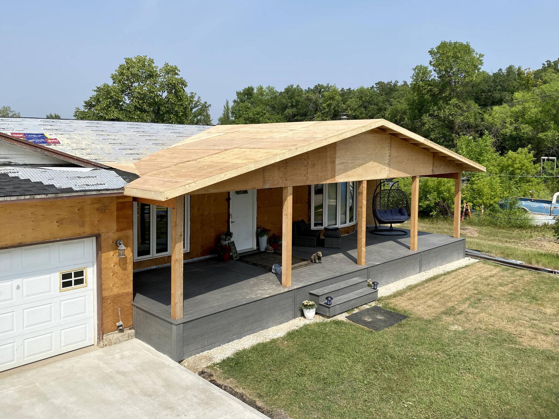 <p>Marc LaBossiere / Winnipeg Free Press Once the new trusses were in place, the entire structure was sheeted with plywood and the inner fir posts were positioned.</p>