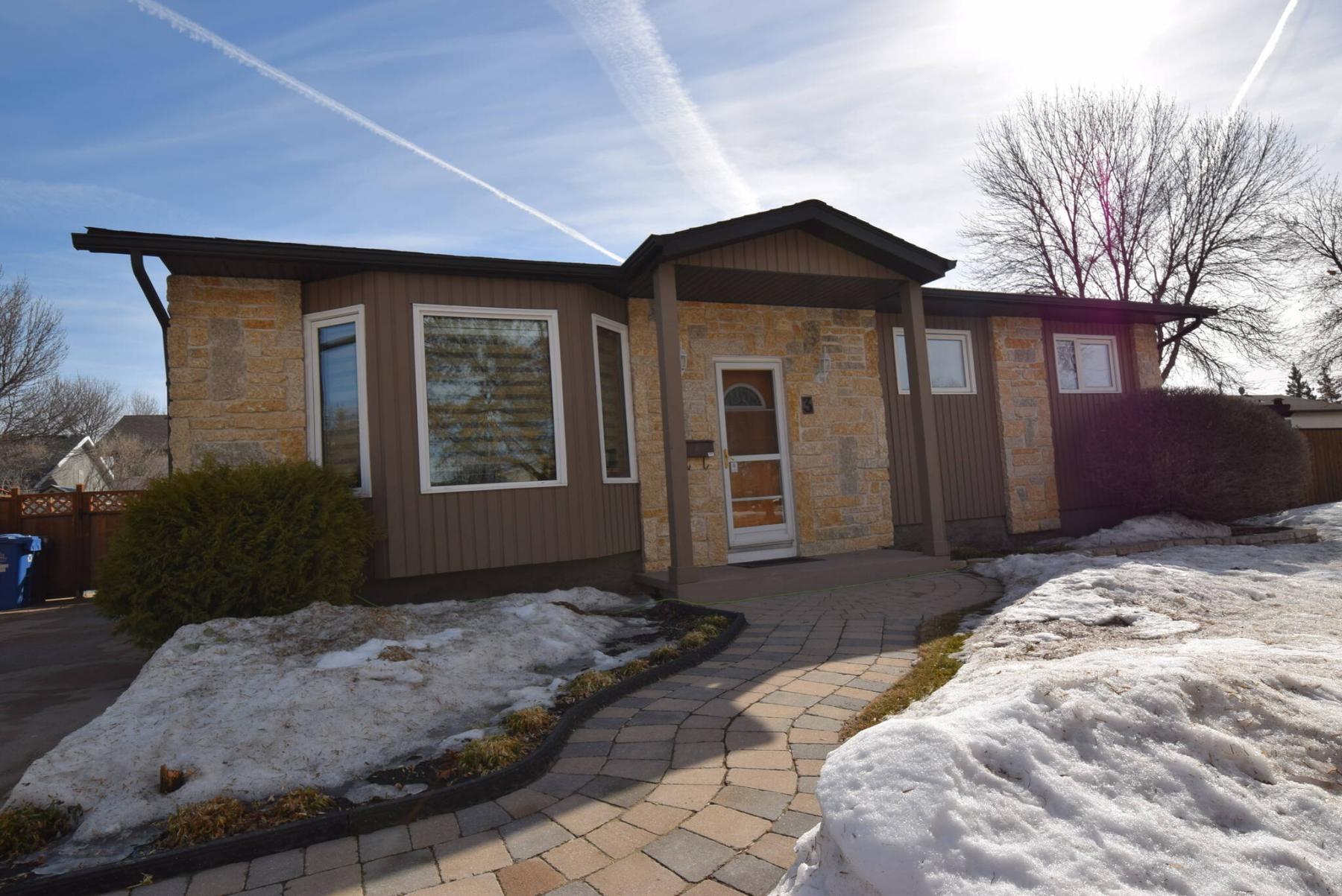  <p>Photos by Todd Lewys / Winnipeg Free Press</p>
                                <p>Filled with upgrades, this three-bedroom bungalow is in move-in-ready condition.</p> 