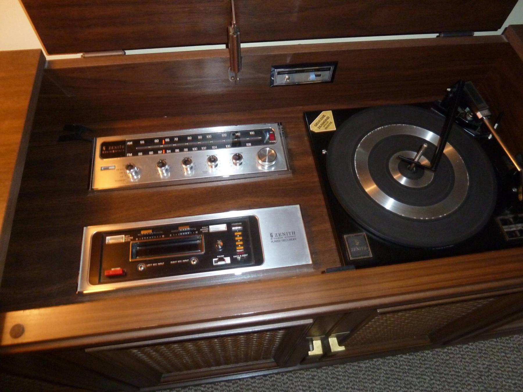 <p>Photos by Laurie Mustard / Winnipeg Free Press</p><p>This vintage stereo even features an 8-track player â but it needs professional help.</p>