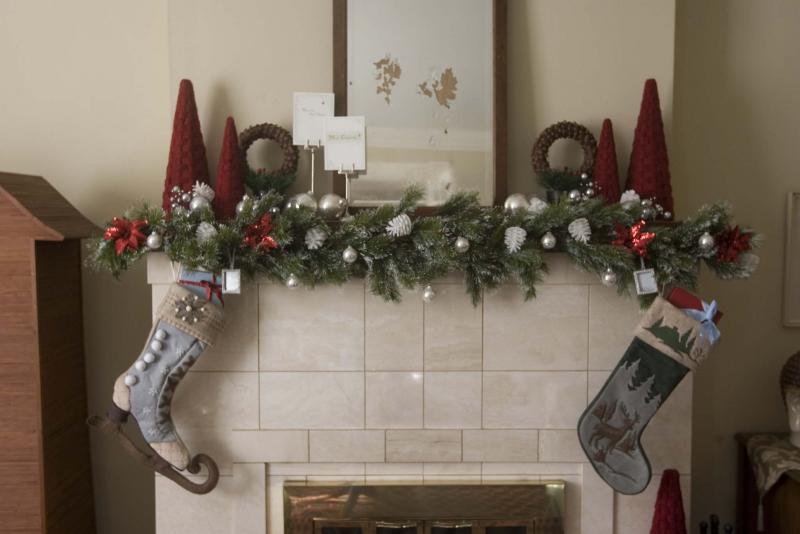 <p>PAT McGRATH / OTTAWA CITIZEN FILES</p><p>A fireplace setting is the perfect way to reflect this with decor that is approachable and comforting, but with a sparkly hint of winter.</p></p>