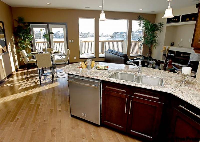 The home's interior not only offers great views of the winter scene outside, but is bright -- and exudes a cosy interior ambience.